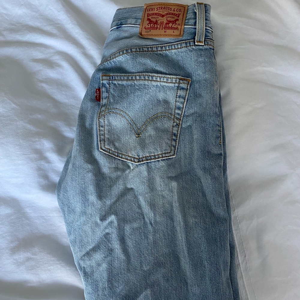 Levi’s high waisted 501 light washed jeans